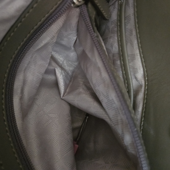 Michael Kors Bag EUC - Picture 15 of 16